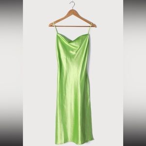 Lulu’s Living in Luxury Lime Green Satin
Cowl Neck Midi Slip Dress Medium